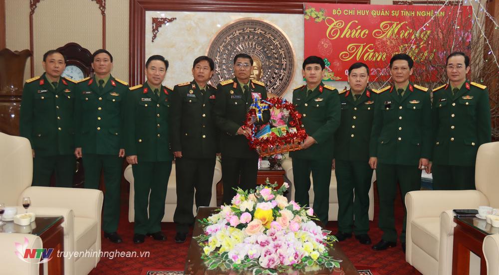 Bộ CHQS tỉnh Xiêng Khoảng (Lào) chúc Tết Bộ CHQS tỉnh Nghệ An