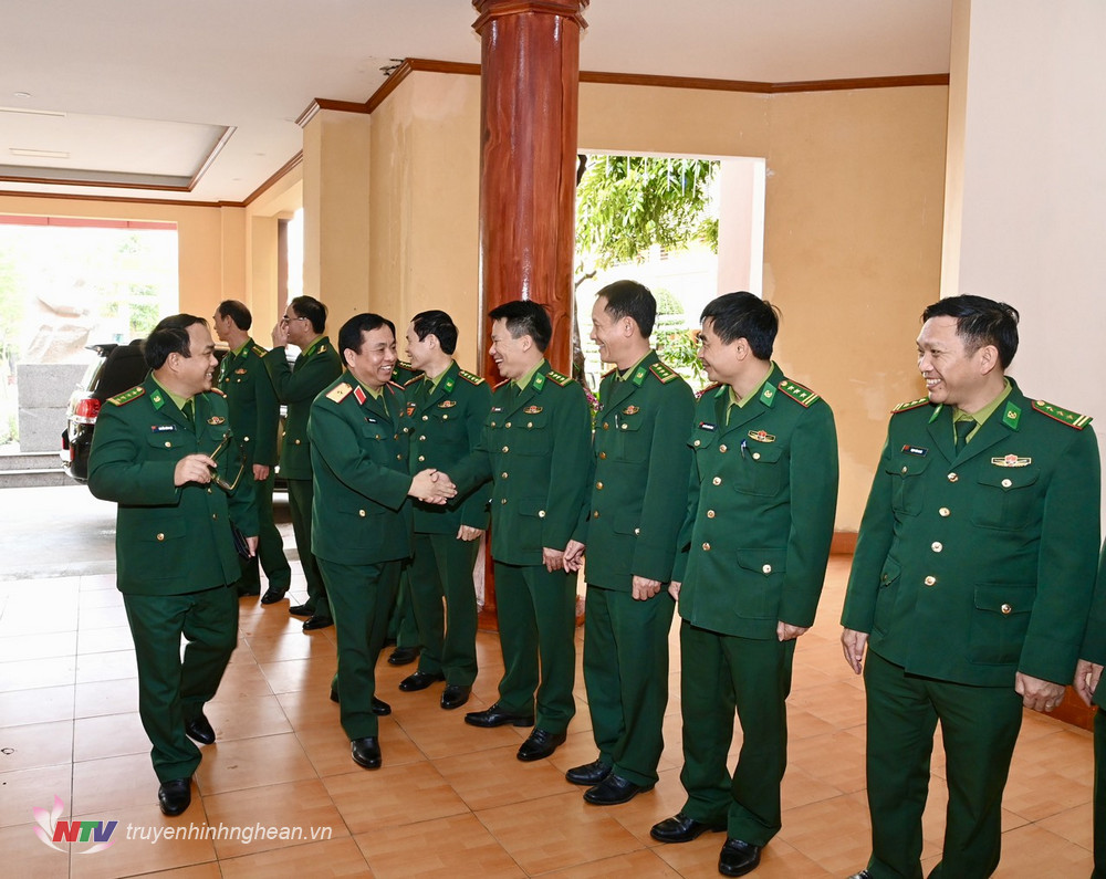 Đoàn công tác Bộ Tư lệnh Quân khu 4 thăm, chúc Tết cán bộ, chiến sỹ BĐBP tỉnh Nghệ An.