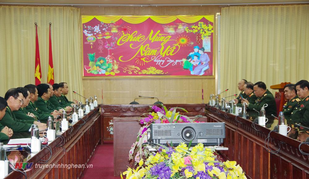 Đoàn đại biểu Quân sự tỉnh Hủa Phăn, CHDCND Lào chúc Tết BĐBP Nghệ An.