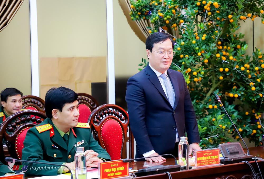 Đồng chí Nguyễn Đức Trung - Phó Bí thư Tỉnh ủy, Chủ tịch UBND tỉnh phát biểu cảm ơn, đánh giá cao sự quan tâm của Bộ Quốc phòng, Tổng cục Chính trị, Quân khu 4. 