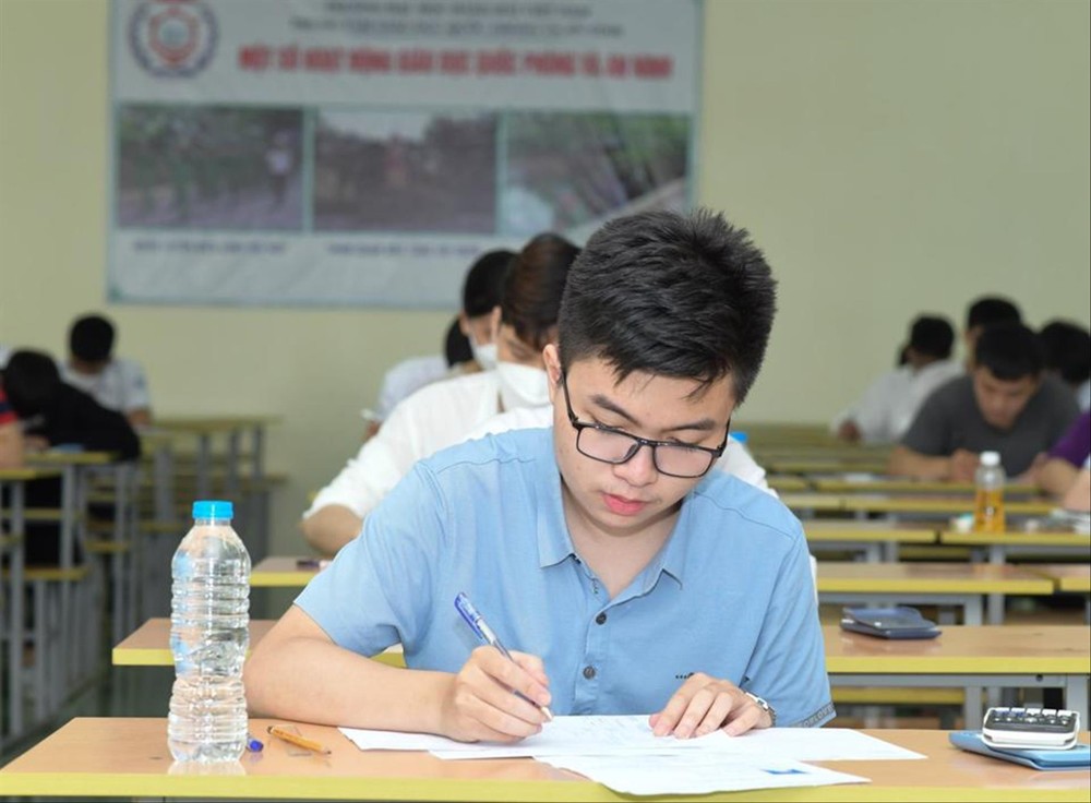 Thí sinh tham dự kỳ thi đánh giá tư duy của ĐH Bách khoa Hà Nội năm 2022. Ảnh: HUST