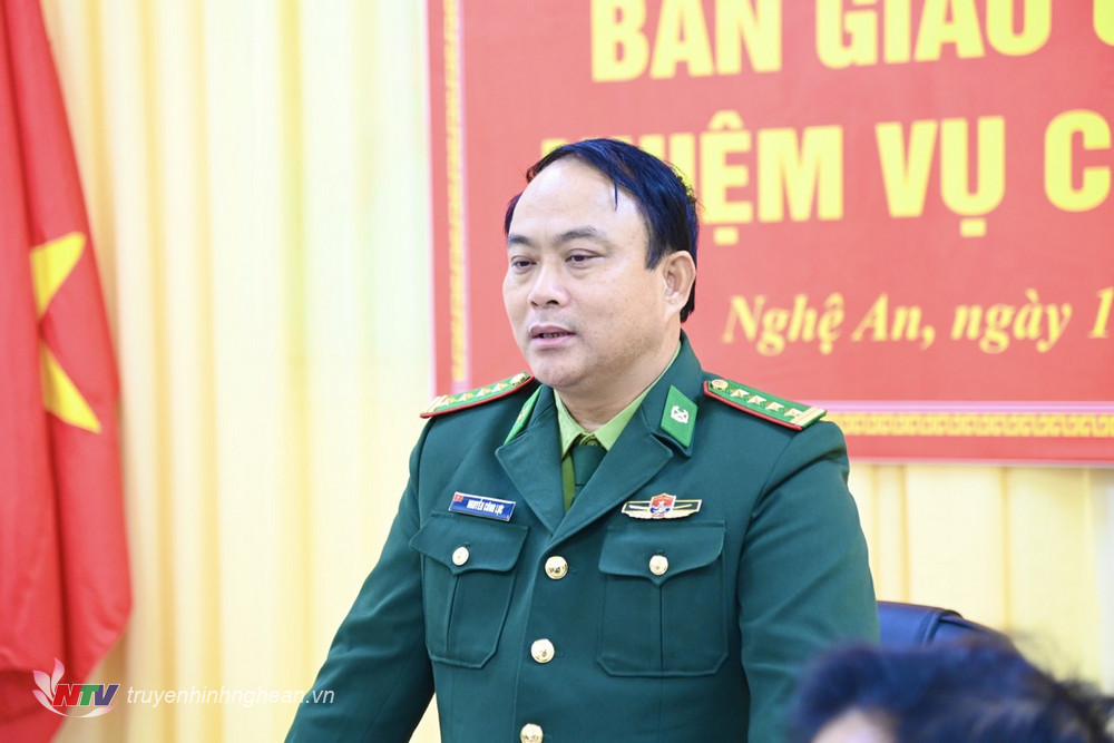 ại tá Nguyễn Công Lực, Chỉ huy trưởng BĐBP tỉnh phát biểu chỉ đạo tại lễ bàn giao.