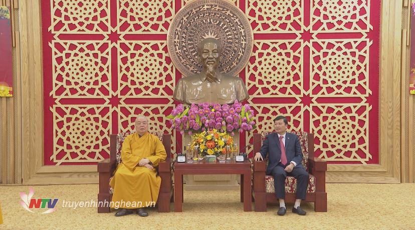 Ban Trị sự Giáo hội Phật giáo tỉnh Nghệ An cũng đã đến thăm, chúc Tết UBND tỉnh. 