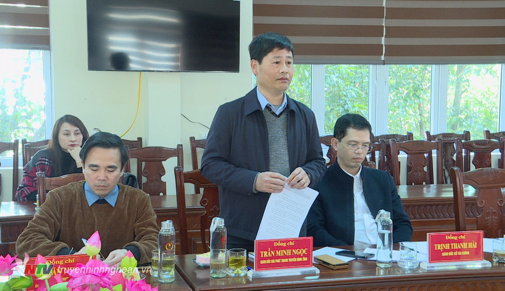 Đồng chí Trần Minh Ngọc - Giám đốc Đài PT-TH Nghệ An, Chủ tịch Hội Nhà báo tỉnh phát biểu tại cuộc họp.