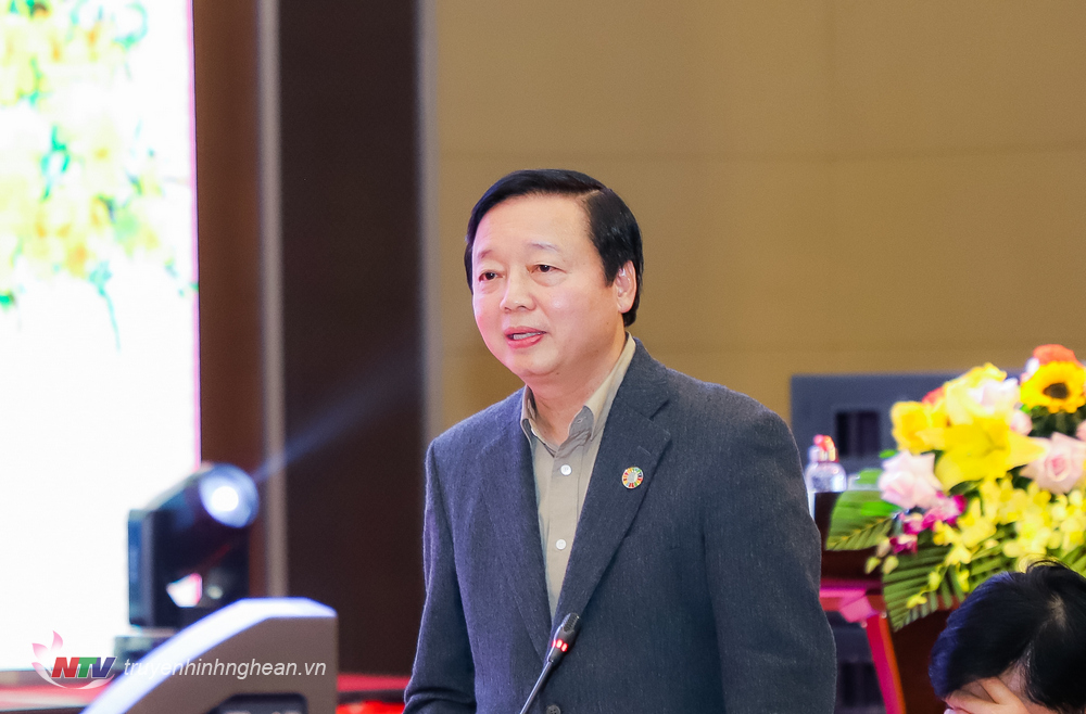 Phó Thủ tướng Chính phủ, Bộ trưởng Bộ TN&MT Trần Hồng Hà phát biểu tại cuộc họp.