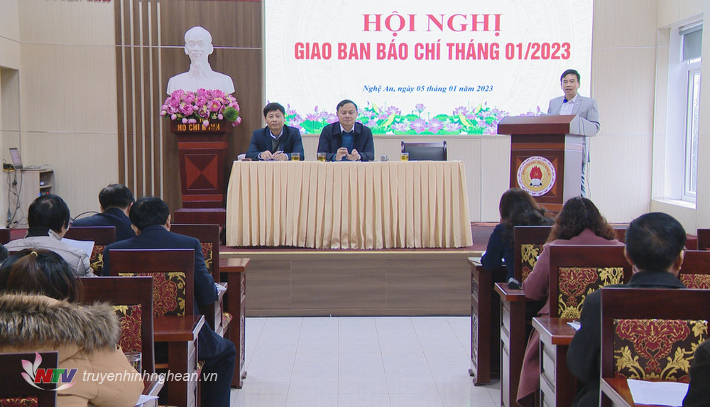 Phó Giám đốc Sở TT-TT Nguyễn Bá Hảo phát biểu tại hội nghị.