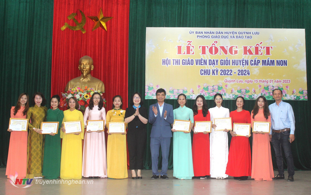 Quỳnh Lưu: 260 giáo viên Mầm non được công nhận giáo viên dạy giỏi cấp huyện