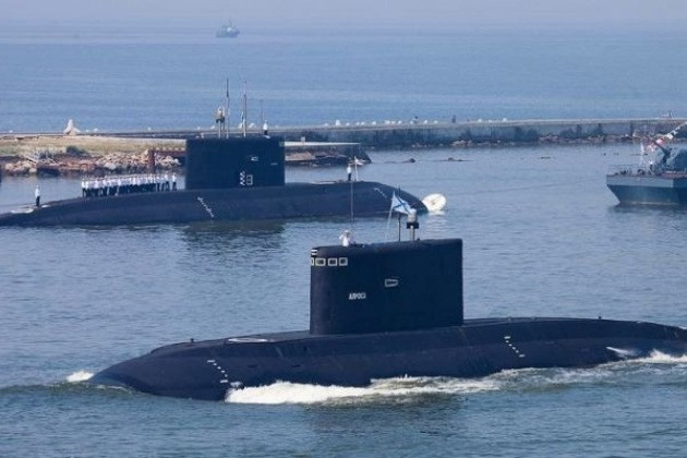 Avia.pro đưa tin, tàu ngầm diesel-điện trang bị tên lửa hành trình Calibre của Nga được cho đang tiến vào Biển Đen.