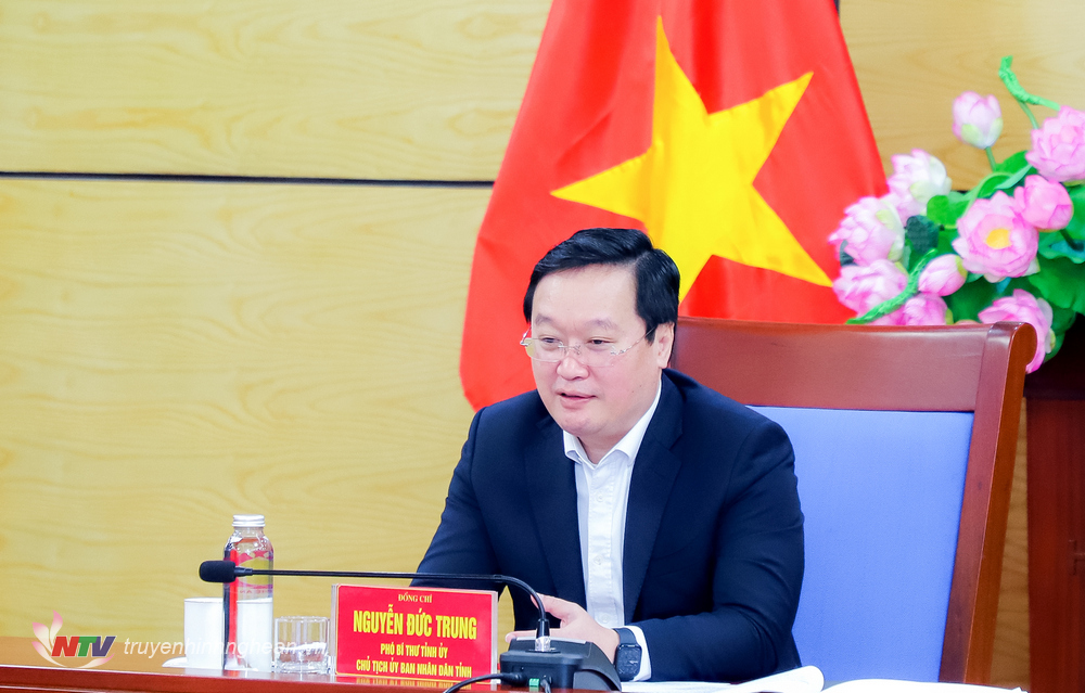 Chủ tịch UBND tỉnh Nguyễn Đức Trung chủ trì hội nghị tại điểm cầu Nghệ An.