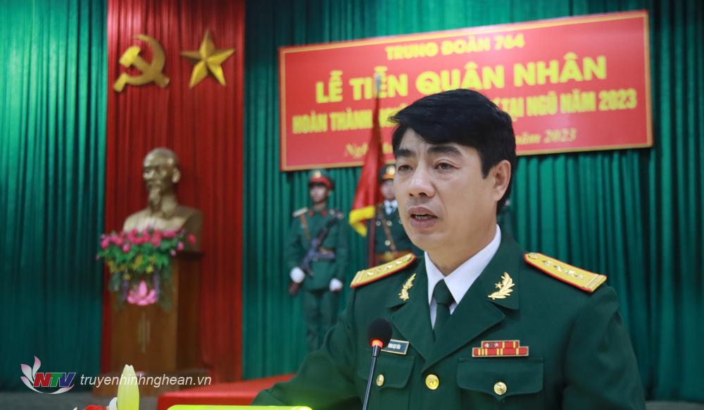 Đại tá Đinh Bạt Văn, Phó Chỉ huy trưởng, Tham mưu trưởng Bộ CHQS tỉnh phát biểu tại buổi lễ.