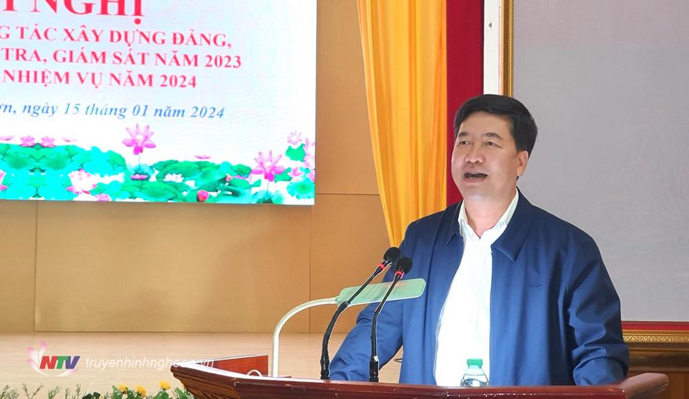 Bí thư Huyện uỷ Anh Sơn Nguyễn Hữu Sáng phát biểu tại hội nghị.