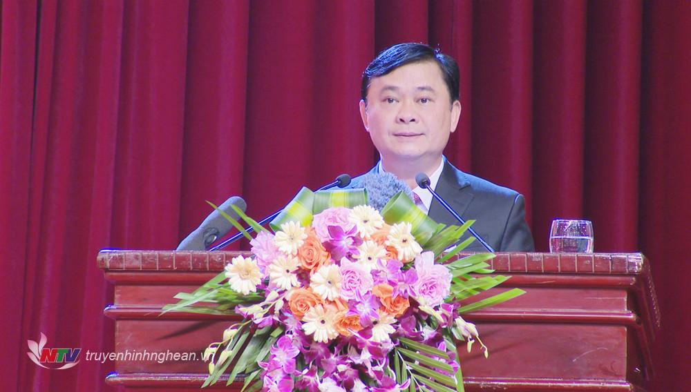 Đồng chí Thái Thanh Quý - Uỷ viên TW Đảng, Bí thư Tỉnh uỷ, Trưởng đoàn ĐBQH tỉnh, Chủ tịch HĐND tỉnh phát biểu tại hội nghị.