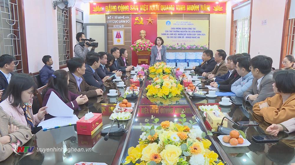 Thứ trưởng Bộ Y tế Nguyễn Thị Liên Hương phát biểu chúc Tết các đơn vị.