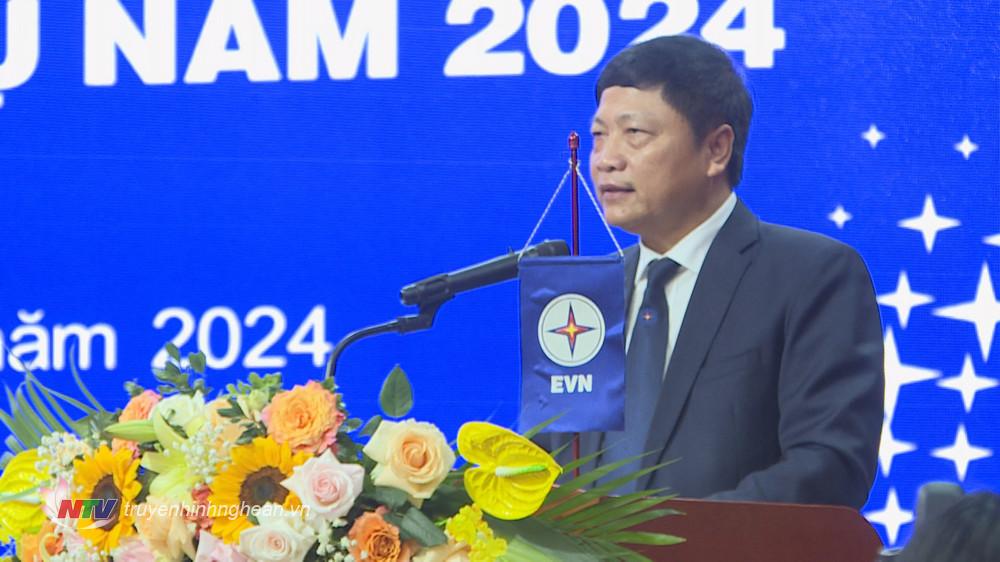 Giám đốc Công ty Điện lực Nghệ An Bành Hồng Hiển phát biểu tại hội nghị.