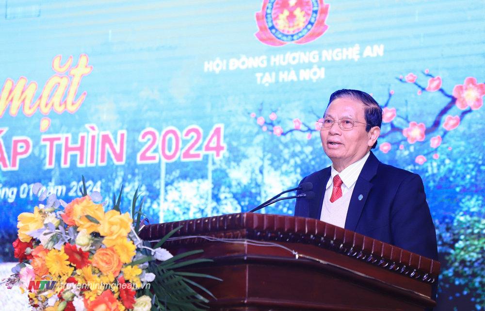 Đồng chi Lê Doãn Hợp - Chủ tịch Hội đồng hương Nghệ An tại Hà Nội phát biểu tại cuộc gặp mặt. Ả