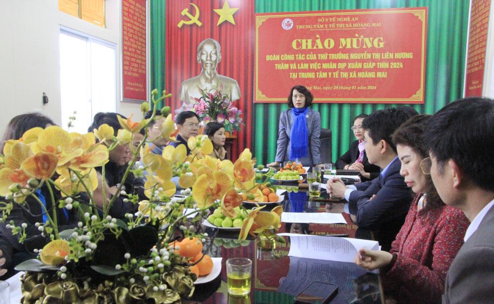 Thứ trưởng Bộ Y tế Nguyễn Thị Liên Hương phát biểu chúc Tết.