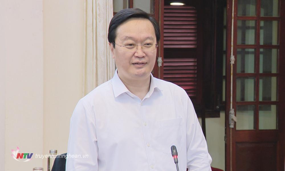 Chủ tịch UBND tỉnh Nguyễn Đức Trung - Phó Trưởng ban Thường trực Ban Chỉ đạo cải cách hành chính tỉnh phát biểu tại cuộc họp.