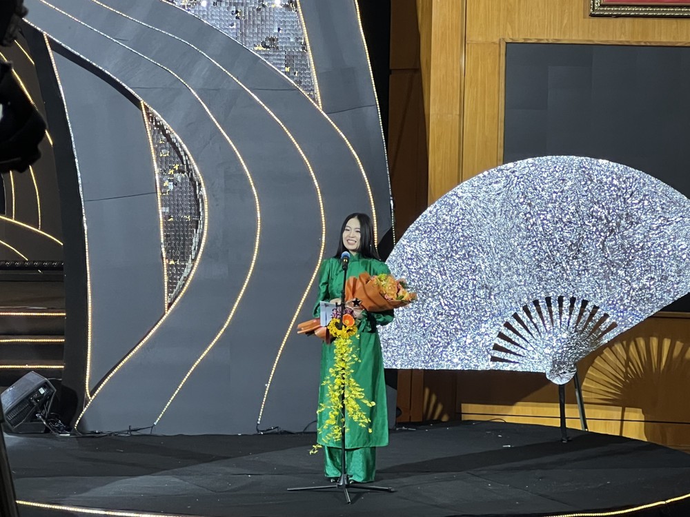 Ca sĩ Hoàng Thùy Linh nhận giải thưởng quan trọng.