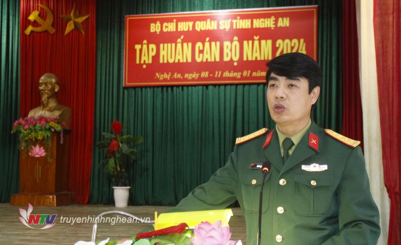 Đại tá Đinh Bạt Văn – Phó Chỉ huy trưởng, Tham mưu trưởng Bộ Chỉ huy Quân sự tỉnh phát biểu chỉ đạo lớp tập huấn