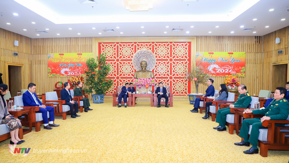 Quang cảnh lãnh đạo tỉnh tiếp đoàn đại biểu tỉnh Xay Sổm Bun, nước Cộng hòa dân chủ nhân dân Lào.