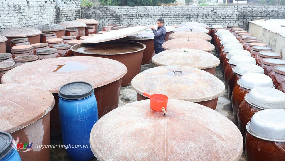 Toàn huyện Quỳnh Lưu có trên 500 cơ sở sản xuất nước mắm truyền thống, mỗi năm cung cấp ra thị trường từ 4 – 5 triệu lít.