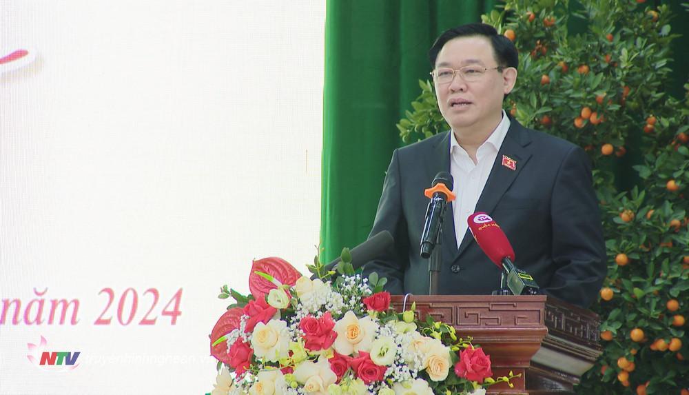 Chủ tịch Quốc hội Vương Đình Huệ phát biểu chúc Tết tại chương trình.