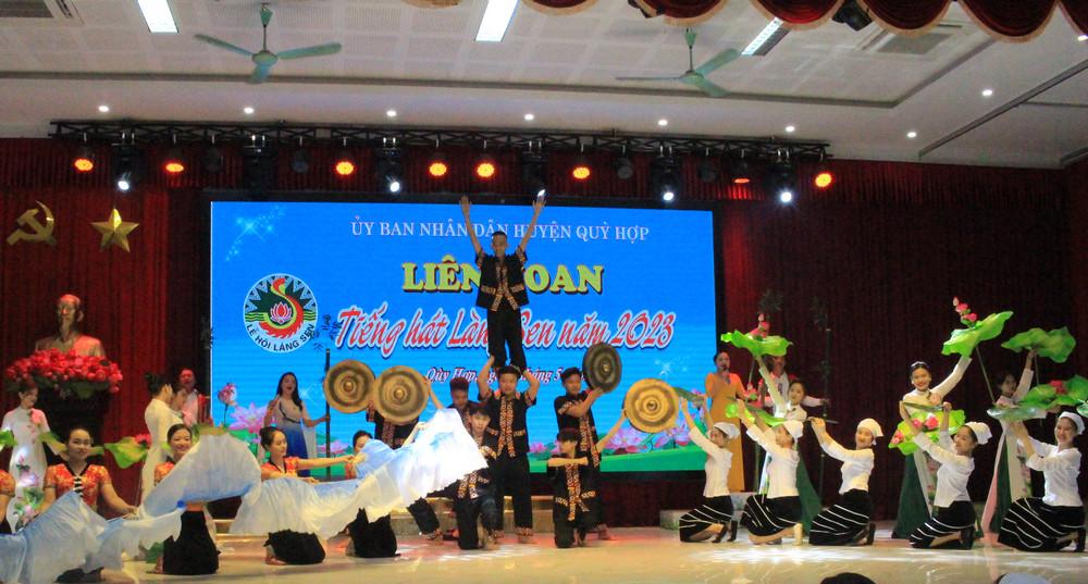 Liên hoan tiếng hát làng Sen huyện Quỳ Hợp năm 2023, nhiều tiết mục đã sử dụng cồng chiêng trong nghệ thuật.
