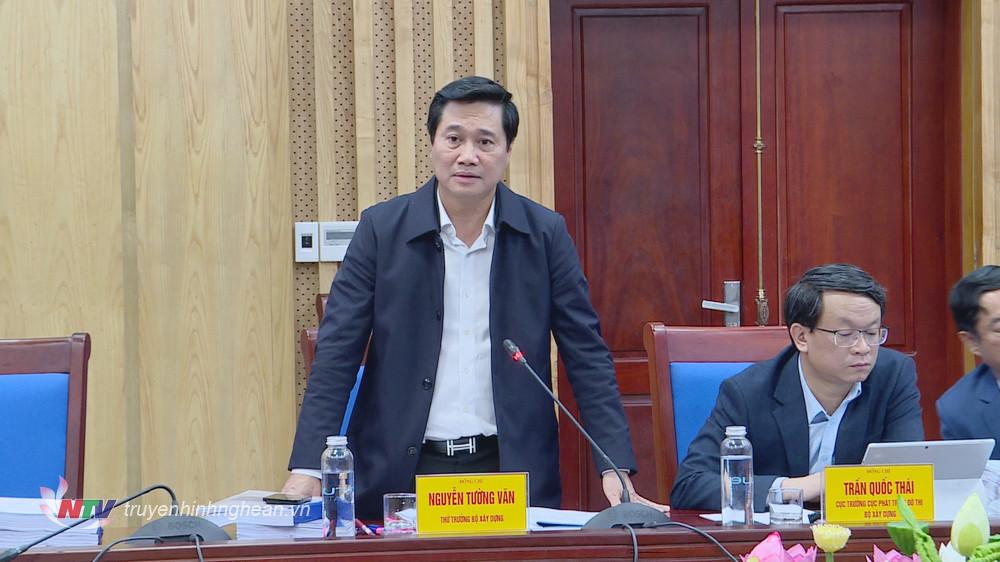 Thứ trưởng Bộ Xây dựng Nguyễn Tường Văn phát biểu kết luận cuộc làm việc.