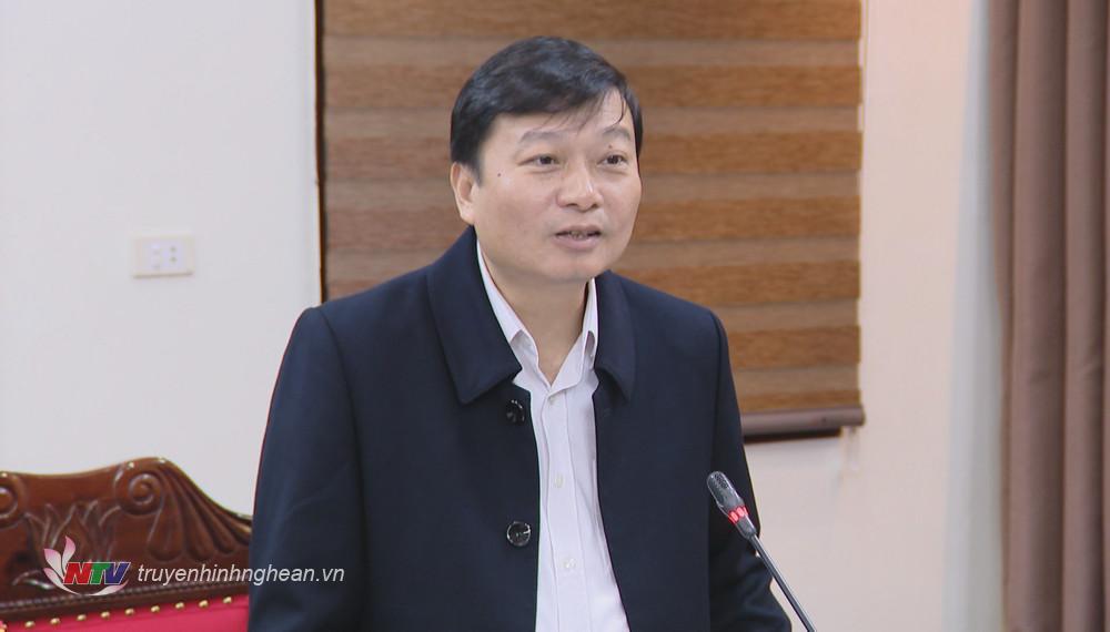 Đồng chí Lê Hồng Vinh - Ủy viên Ban Thường vụ Tỉnh ủy, Phó Chủ tịch Thường trực UBND tỉnh phát biểu tại cuộc giao ban. 