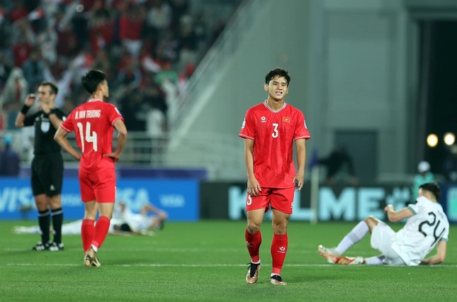 Tuyển Việt Nam bị loại khỏi Asian Cup 2023 sau trận thua Indonesia.
