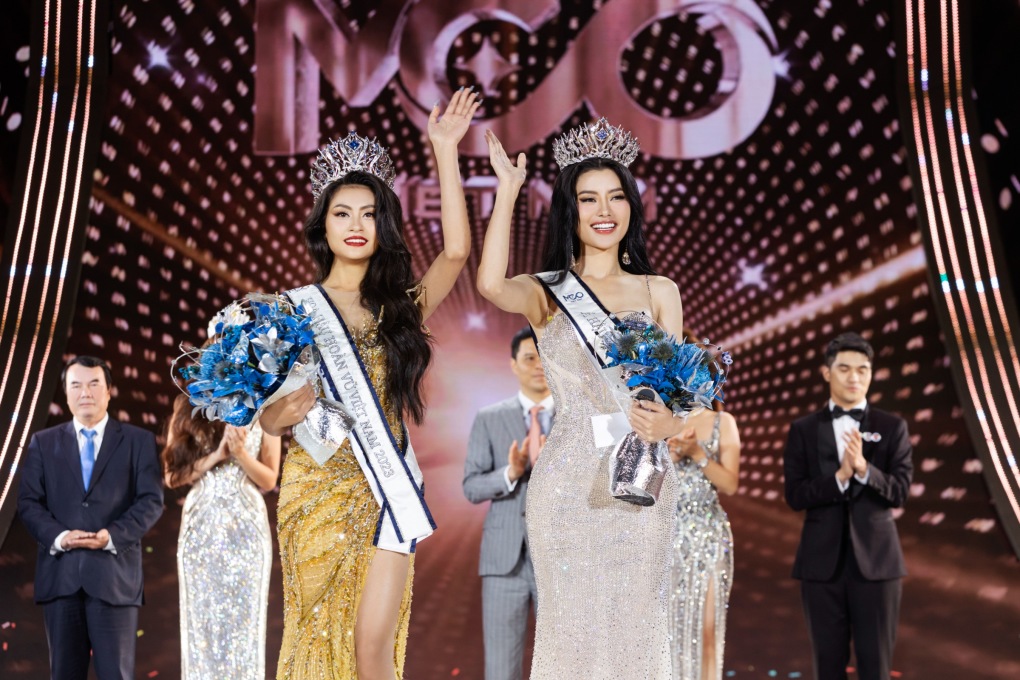 Hoa hậu Xuân Hạnh (trái) và á hậu cuộc thi Hoàng Thị Nhung. 