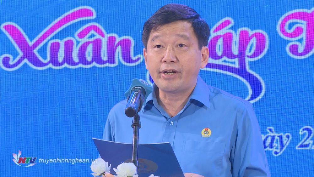 Chủ tịch Liên đoàn Lao động tỉnh Nghệ An Kha Văn Tám phát biểu tại chương trình.