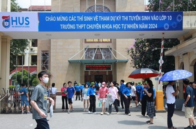 Thí sinh thi vào lớp 10 Trường THPT chuyên Khoa học Tự nhiên (Trường ĐH Khoa học Tự nhiên, ĐH Quốc gia Hà Nội) năm học 2024-2025. 