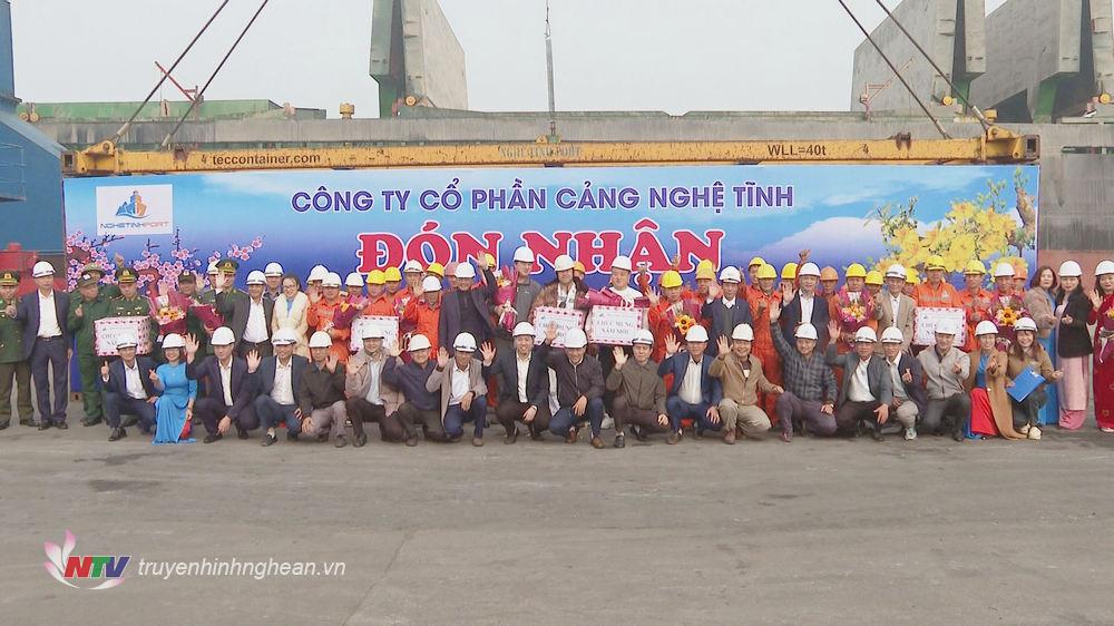 Năm 2025 Công ty CP Cảng Nghệ Tĩnh đề ra kế hoạch đạt trên 4,6 triệu tấn hàng thông qua cảng, với doanh thu dự kiến khoảng 215 tỷ đồng.