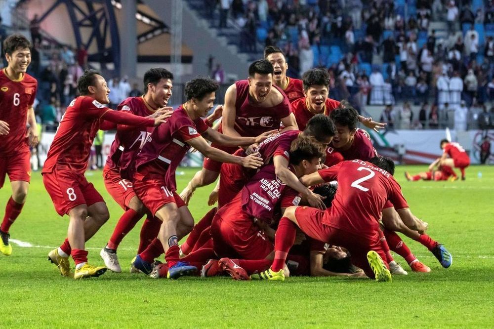 ĐT Việt Nam ăn mừng sau chiến thắng trước Jordan trên chấm luân lưu tại Asian Cup 2019.