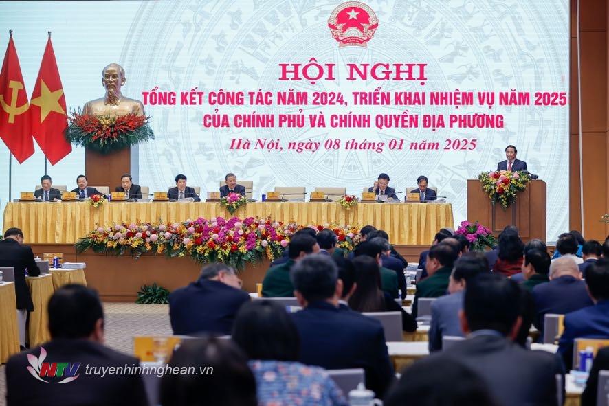 Thủ tướng nêu rõ, năm 2025 là năm cuối của Kế hoạch 5 năm 2021 - 2025, chúng ta phải rà soát các chỉ tiêu, nhiệm vụ của cả 5 năm để phát huy, làm tốt hơn với những chỉ tiêu đã đạt và vượt.