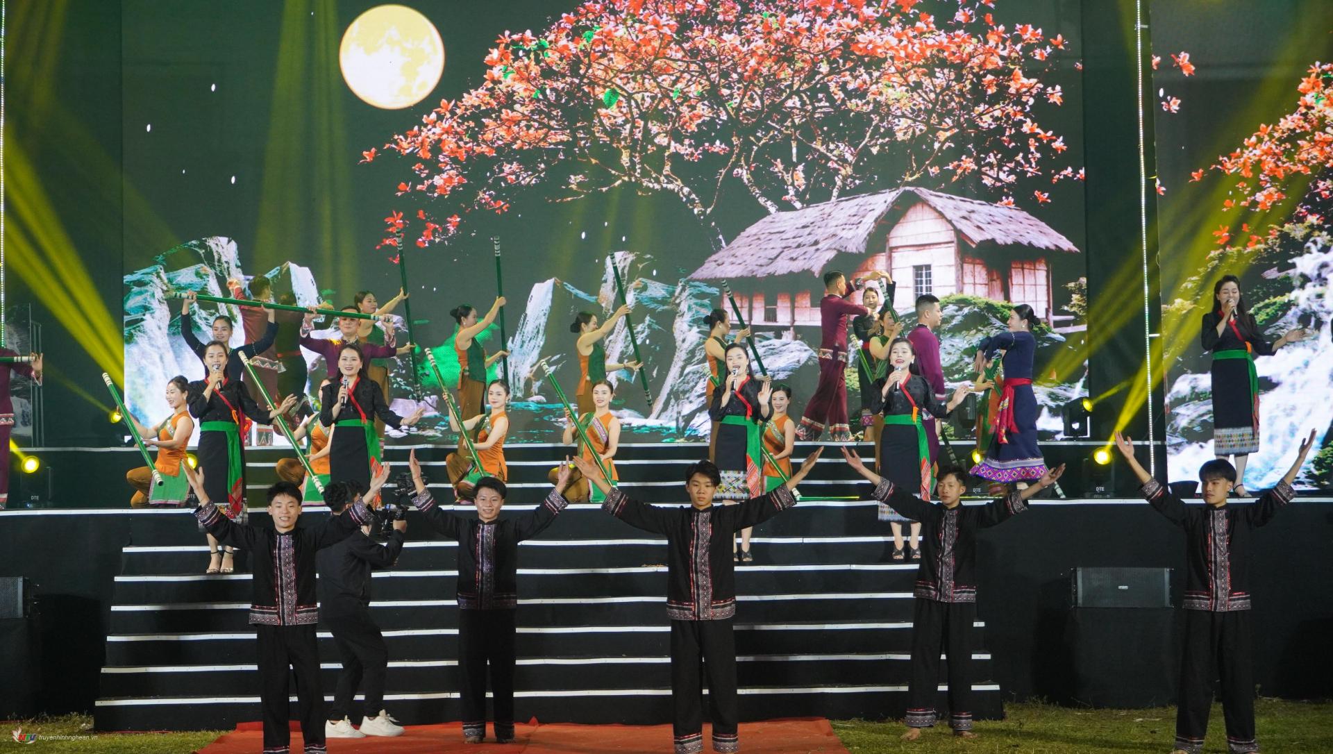 Năm nay là năm thứ 10 sự kiện này được tổ chức, nhằm bảo tồn và phát huy phong tục, tập quán tốt đẹp của cộng đồng các dân tộc miền Tây Nghệ An trong dịp Tết cổ truyền.