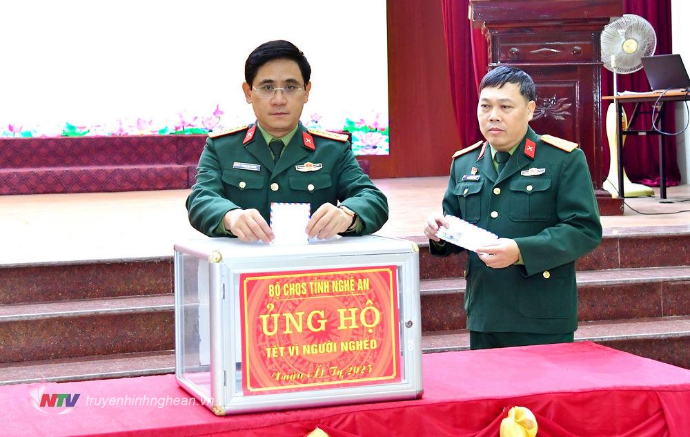 Đại tá Phan Đại Nghĩa - Uỷ viên Ban Thường vụ Tỉnh uỷ - Chỉ huy trưởng Bộ CHQS tỉnh ủng hộ “Tết vì người nghèo - Xuân Ất Tỵ năm 2025”.