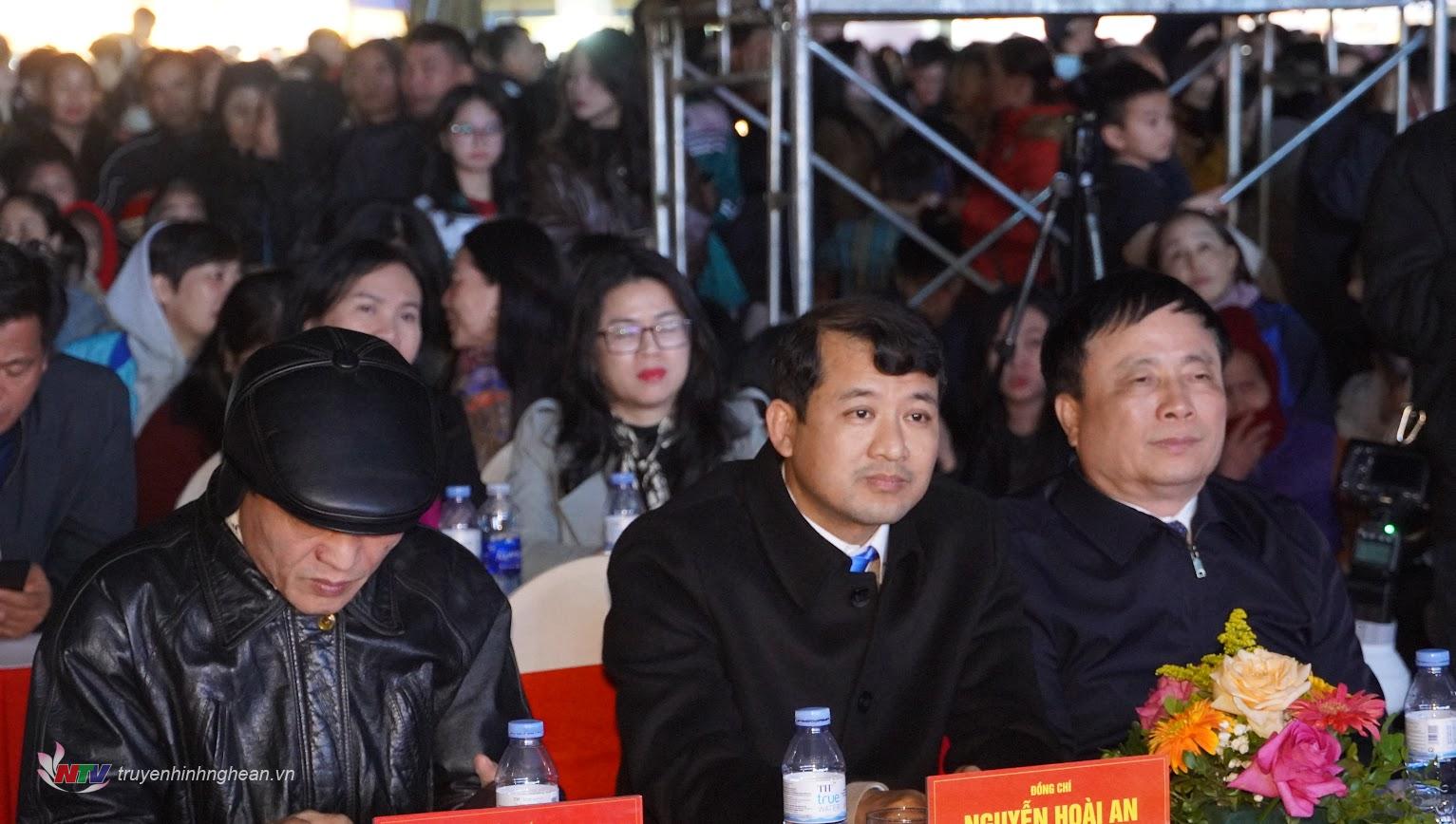 tham dự có đồng chí Bùi Đình Long-Phó Chủ tịch UBND tỉnh Nghệ An.