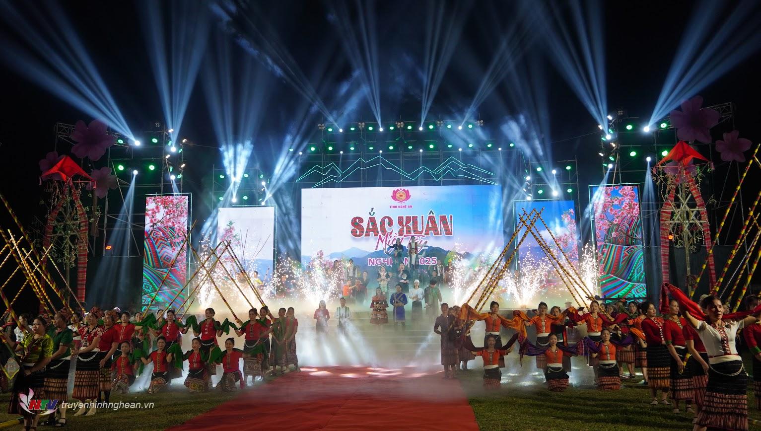 tham dự đêm hội có các huyệnCon Cuông, Kỳ Sơn, Tân Kỳ, Anh Sơn và Tương Dương.