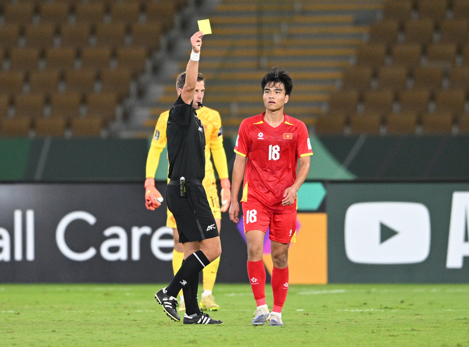 Những quyết định sử dụng nhân sự trên hàng công là sai số của HLV Kim Sang Sik