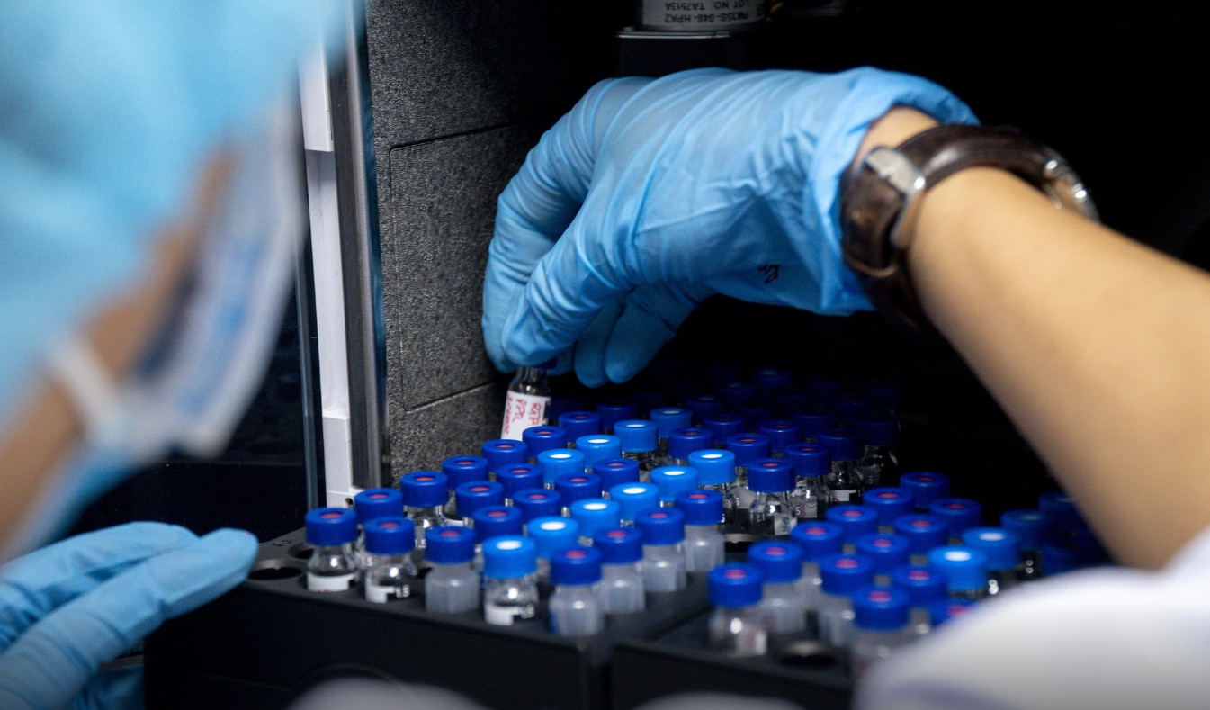 Nhiều giả thuyết xoay quanh vaccine Covid-19.