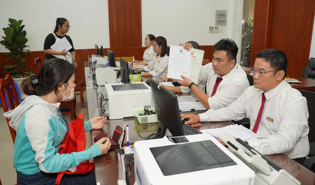 Chính phủ yêu cầu điều chỉnh lương cơ sở cho cán bộ, công chức, ngay từ tháng 3-2026