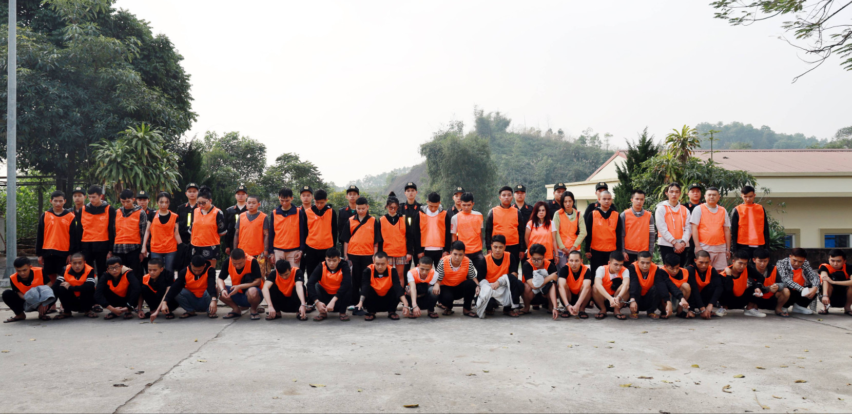 Băng nhóm lừa đảo hơn 300 tỉ đồng đã bị bắt gọn. Ảnh: CA