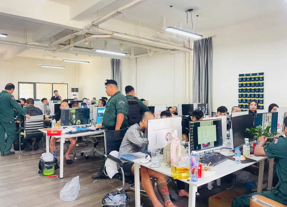 Lực lượng phối hợp giữa hai nước Việt Nam và Campuchia bắt giữ toàn bộ băng nhóm gồm 47 người. Ảnh: CA