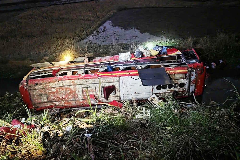 Hiện trường vụ lật ô tô khách ở xã Phiêng Pằn. Ảnh: Xã Phiêng Pằn