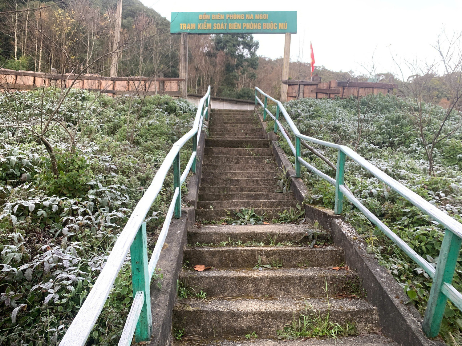 Băng giá xuất hiện tại khu vực Trạm Kiểm soát Biên phòng Buộc Mú (xã Na Ngoi, tỉnh Nghệ An).