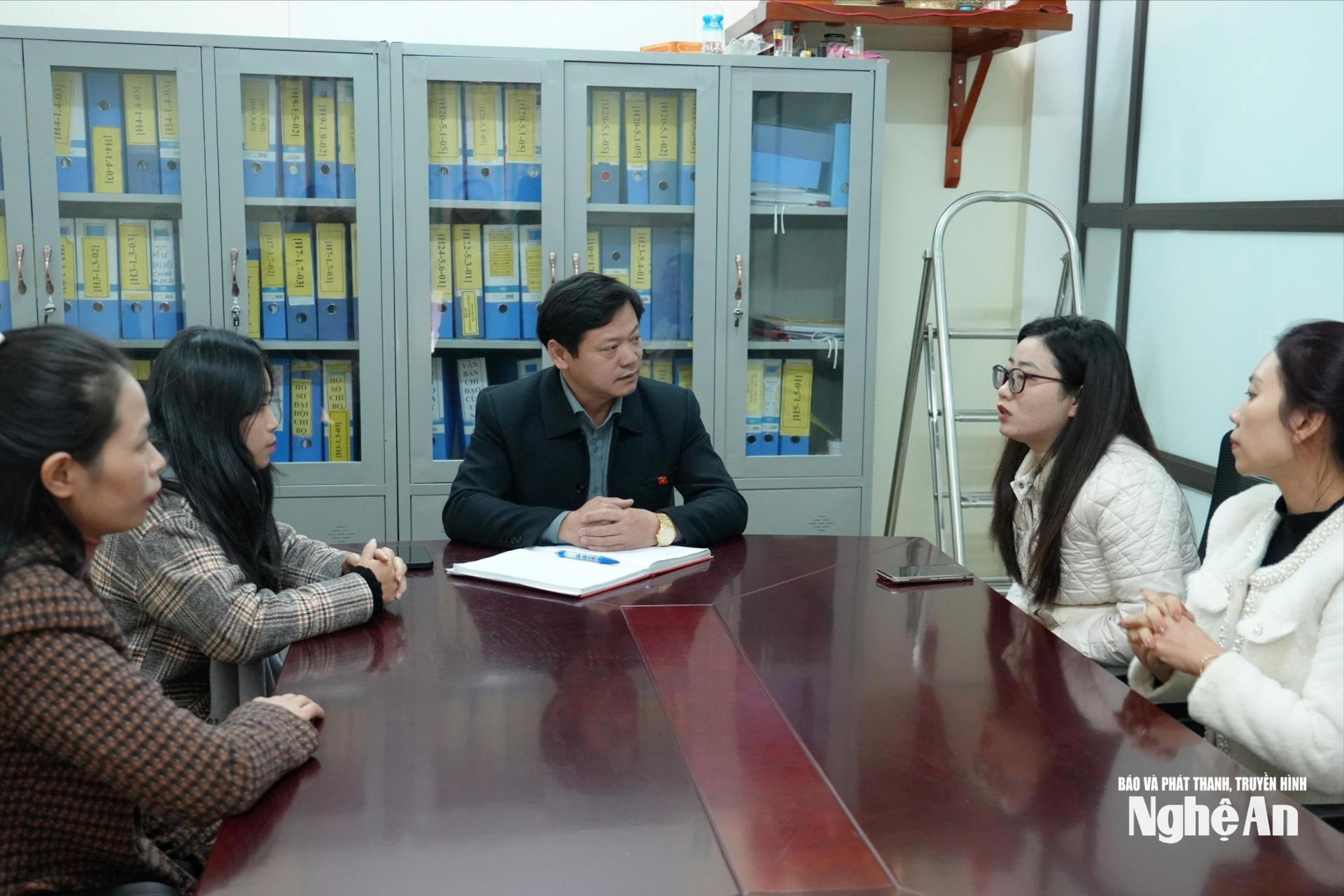 Nhiều giáo viên, nhân viên ở phường Cửa Lò đã hợp đồng lâu năm mong chờ được ưu tiên tuyển dụng vào biên chế. Ảnh: Mỹ Hà