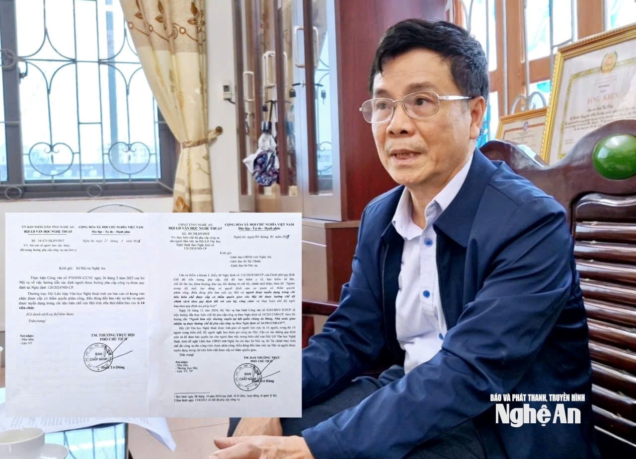 Ông Đinh Trí Dũng - Phó Chủ tịch Thường trực Hội Liên hiệp Văn học Nghệ thuật Nghệ An trả lời phỏng vấn PV Báo và phát thanh, truyền hình Nghệ An ngày 4/12/2025 về vấn đề liên quan chế độ phụ cấp công vụ theo Nghị định số 126/2024/NĐ-CP. Ảnh: Nhật Lân