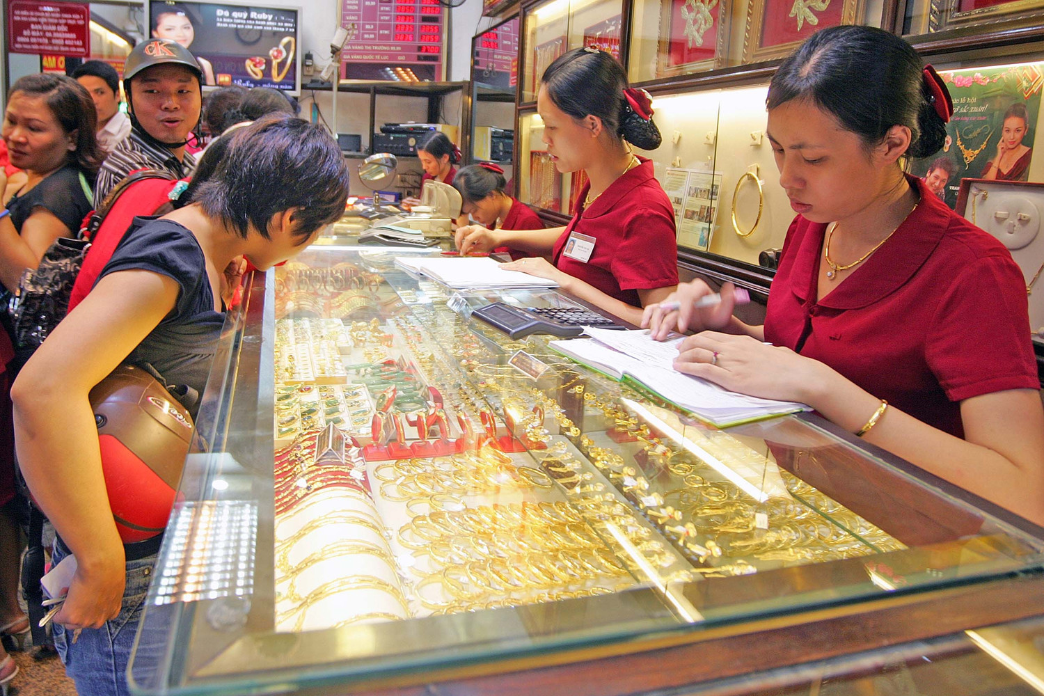 Giá vàng trong nước tăng liên tiếp nhiều ngày qua.